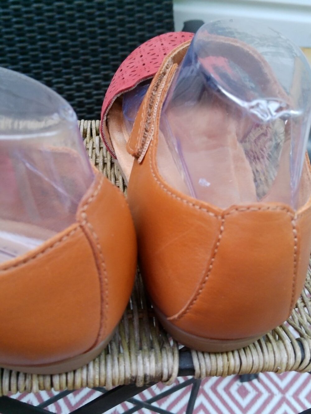 EARTH SHOES BROWN AND LIGHT RED SIZE  8.5 GOOD CONDITION - Picture 2 of 5